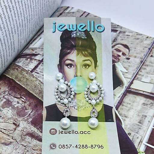 a brochure for a jewelry box.