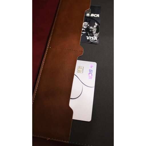 the zipper is lined with a zipper.