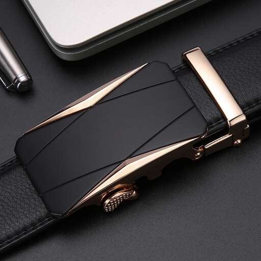 the case is made of leather and is made from % recycled leather.