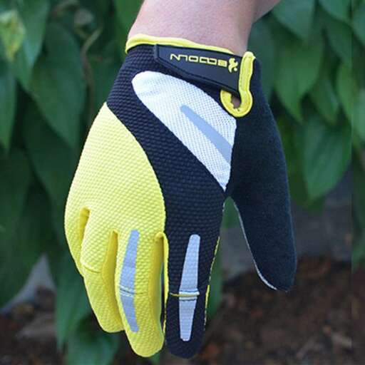 the gloves are made of plastic and have a little bit of texture.