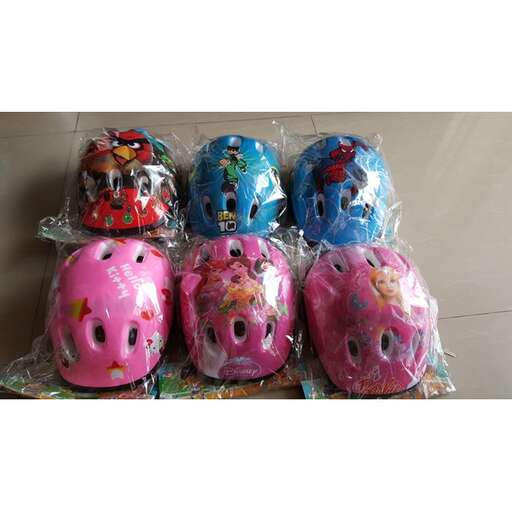 a close up of some cakes made out of fondant