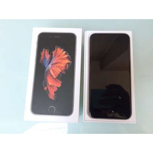 a phone case with a flower design in it.