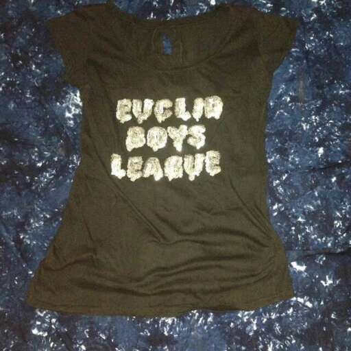 a shirt that says boys in white.