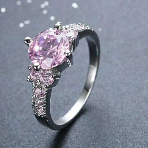 pink sapphire ring with a pink stone