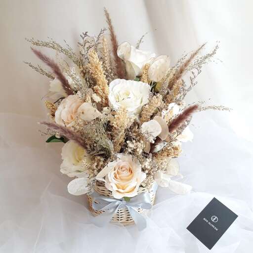 a bouquet of flowers and leaves in a vase.
