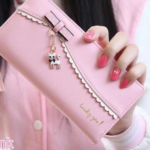 pink nails with a little bit of gold