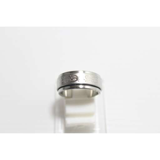 a ring that is made of glass