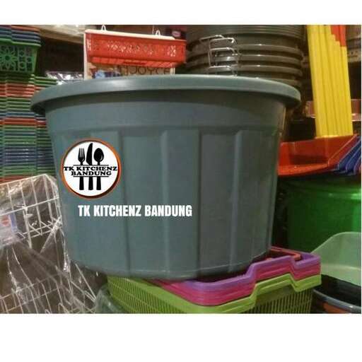 a large plastic container with a lid and a plastic bin.