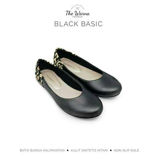 a pair of black leather shoes with a chain.