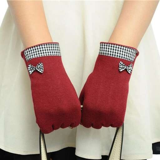 i'm not sure what these gloves are but i'm not sure if they are cute.