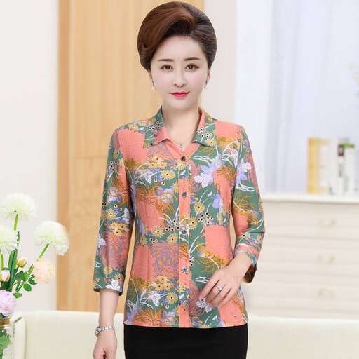 women in the traditional floral blouse