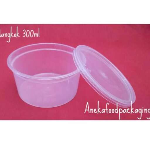 a plastic container with a lid and lid.