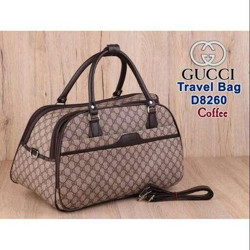 travel bag in black with a zipper