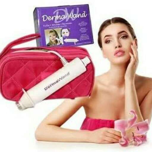 the perfect pink bag for a model