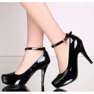 i'm not sure what these shoes are but they are cute.