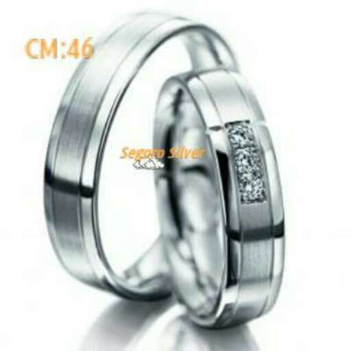 a wedding ring with a diamond