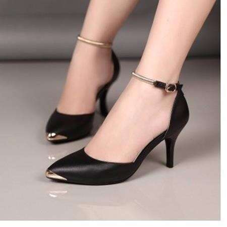 i'm not sure what these shoes are but they are really cute.