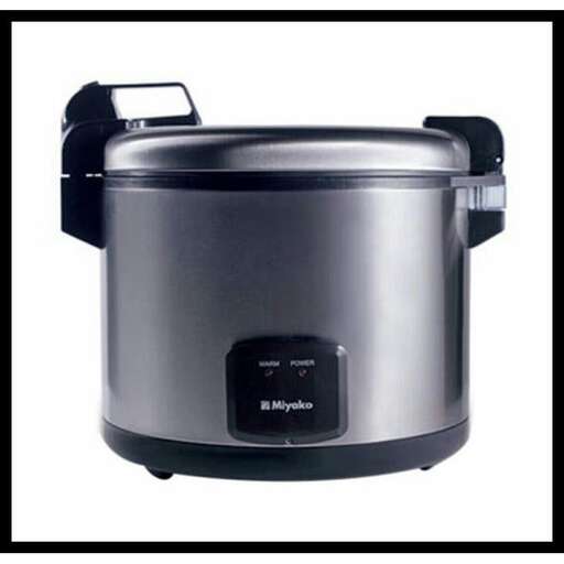 a small crock pot with a black lid on it.