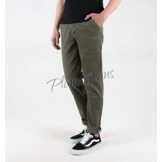 men's casual pants with a black t - shirt and khaki pants