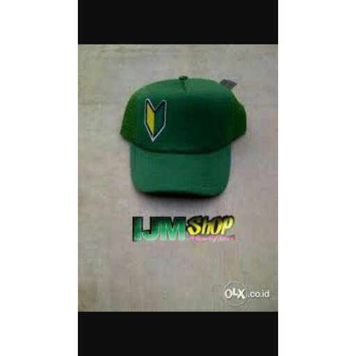 a green baseball cap with a logo on it.