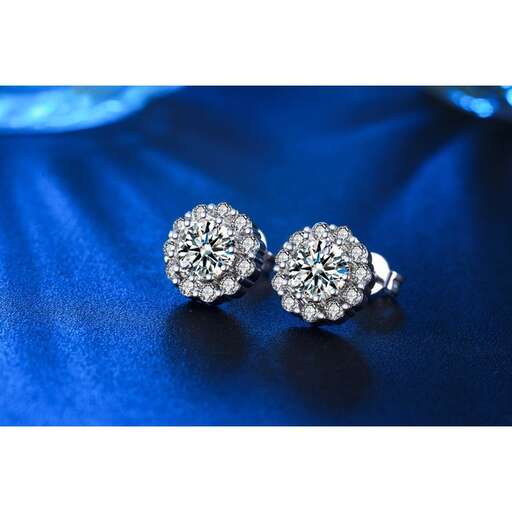 a pair of diamond and diamond earrings