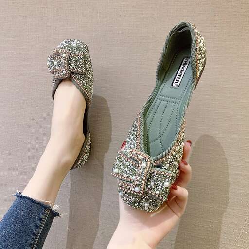 how to wear a pair of shoes