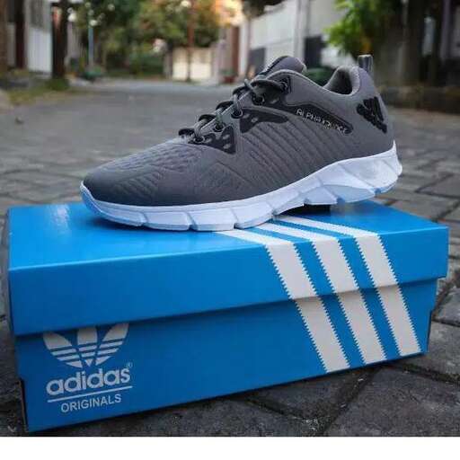 i'm not sure if i'm wearing shoes, but i'm not sure what they are.