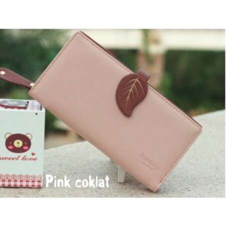 pink bag with a zipper.