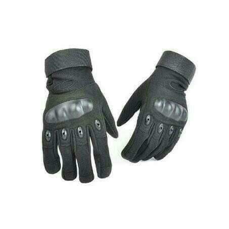 gloves for the men in the style of person