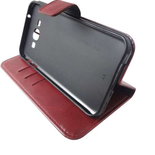 the case is made of leather.