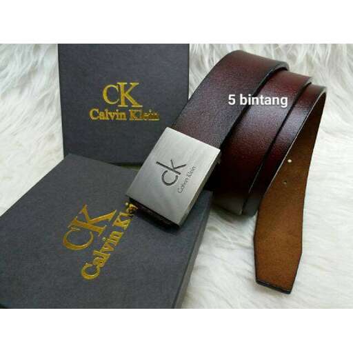 leather belt in leather and leather.