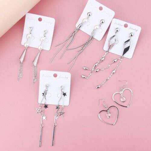 a set of keys and a heart keychain