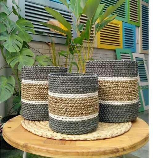 i love these baskets... i want to do this for my house