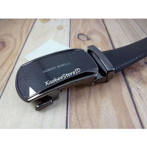 the strap is made of plastic and is made from recycled plastic.