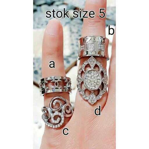 a ring with a flower design