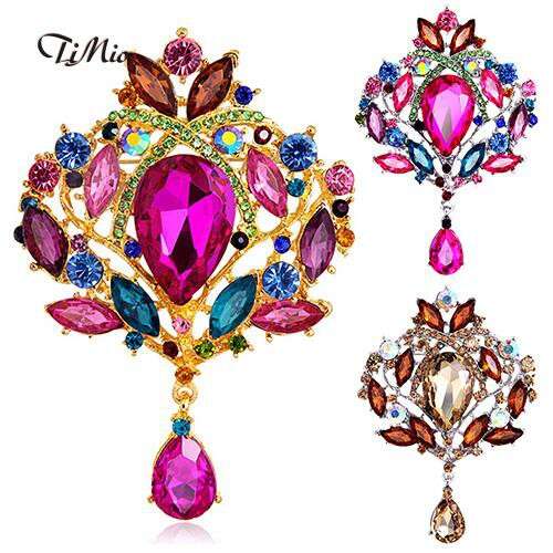 a set of earrings, brooch and earrings
