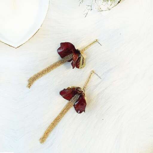 dried flowers on a white table.