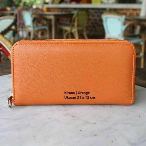 wallet with a zipper on the front