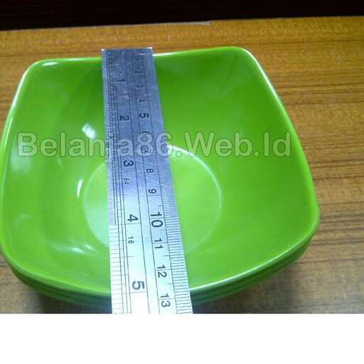 measuring a bowl with measuring tape