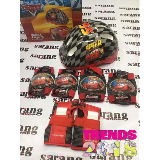 the helmet of racecar driver