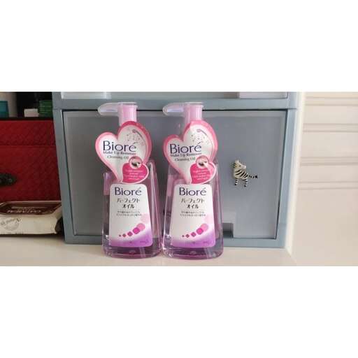 i love these bottles... they are so pretty!