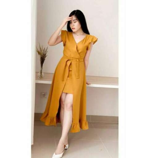 i love the yellow dress with the black hair.