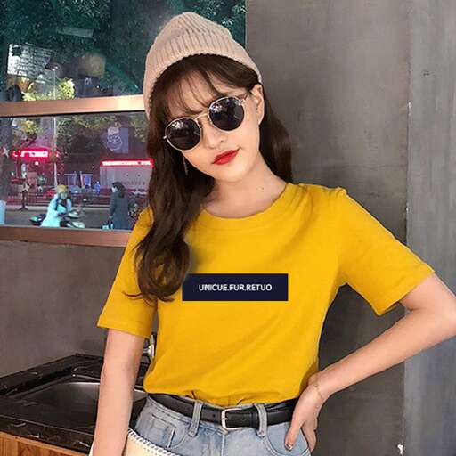 a yellow t - shirt with a black belt