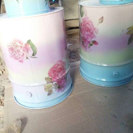 i love the pink and blue colors on these containers.