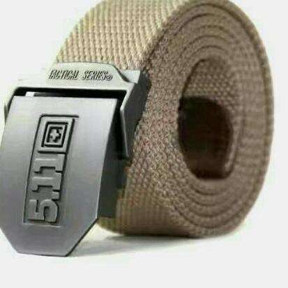 the belt is made of leather and the buckle is made of a single piece of fabric.