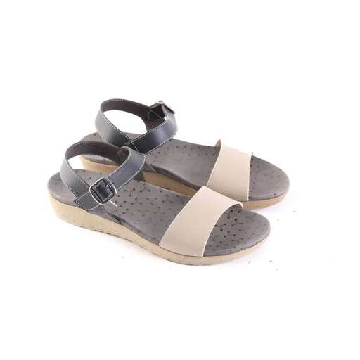 i'm not sure what these sandals are but they are cute.