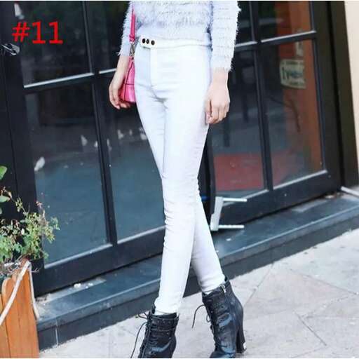 i love the look of white skinny jeans.