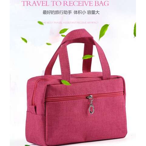 to carry a bag with a leaf