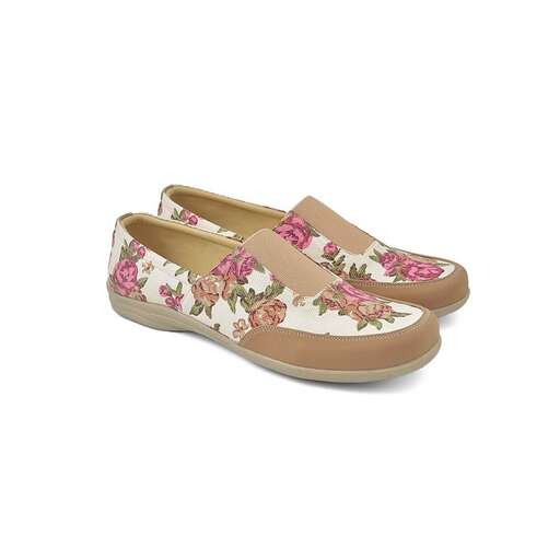 i'm not sure what these shoes are but i'm pretty sure they are cute.