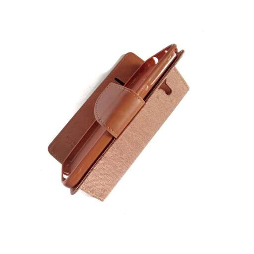 the leather case is made of wood and is made from recycled plastic.